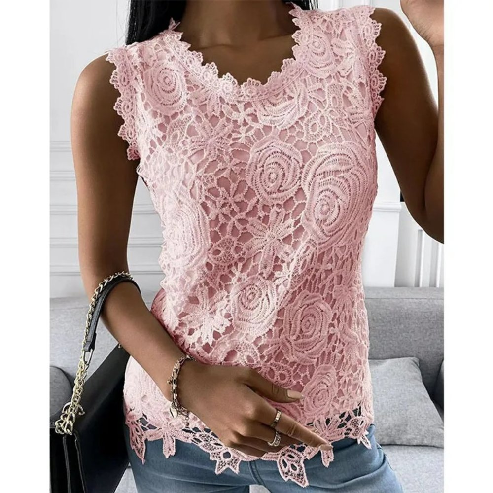 Women's Plus Size Sleeveless Floral Lace Top - Picture 1 of 8